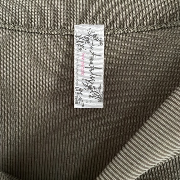 Green free people shirt with scrunched sides - Picture 2 of 2